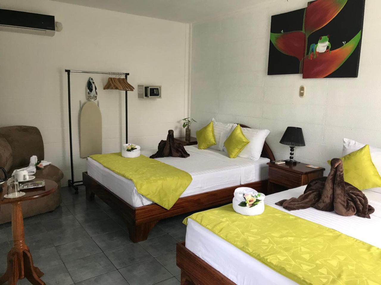 La Fortuna Backpackers Resort Екстер'єр фото