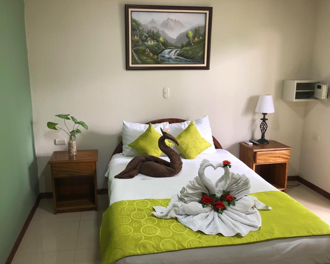 La Fortuna Backpackers Resort Екстер'єр фото